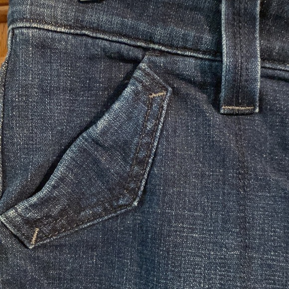 Levi’s Cropped Jeans. - Picture 3 of 6